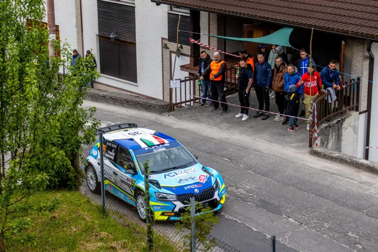 Direktno s prozora: Ovako su navijači prošle godine gledali WRC Croatia Rally, ali ubuduće takvih prizora više neće biti