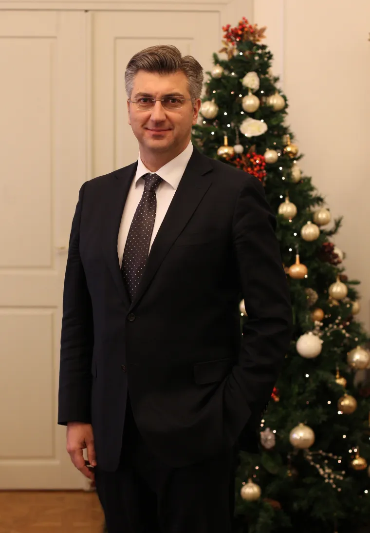 Jedno prigodno fotografiranje kod blagdana Božića odradio je premijer. 