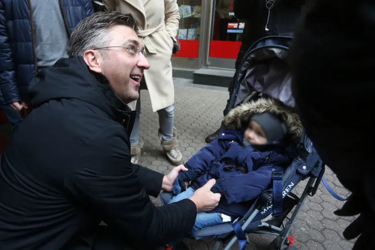  Na Badnjak je obišao grad Zagreb, družio se s djecom, pogledao kakav je Advent u gradu,