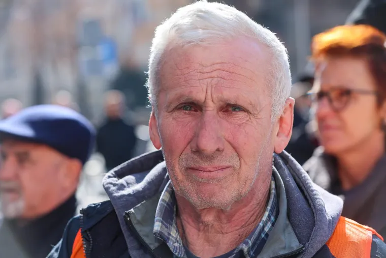 Građani opkolili HNB! Zvižduci, transparenti, vrisak: 'Dosta je!'