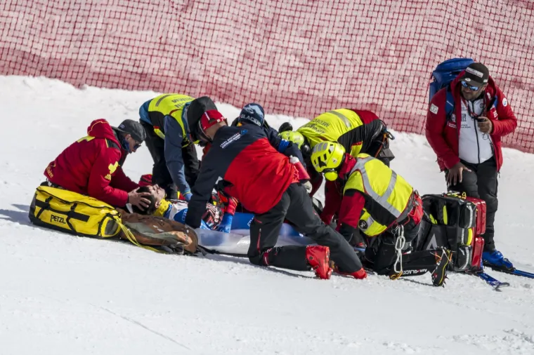 Francuski skijaš je svoj najveći uspjeh ostvario 2017. godine, kada je osvojio naslov juniorskog svjetskog prvaka u superveleslalomu na prvenstvu u Åreu, s minimalnom prednošću od samo jedne stotinke sekunde nad austrijskim skijašem Raphaelom Haaserom. Najbolji rezultat ove sezone mu je 14. mjesto iz spusta u Bo