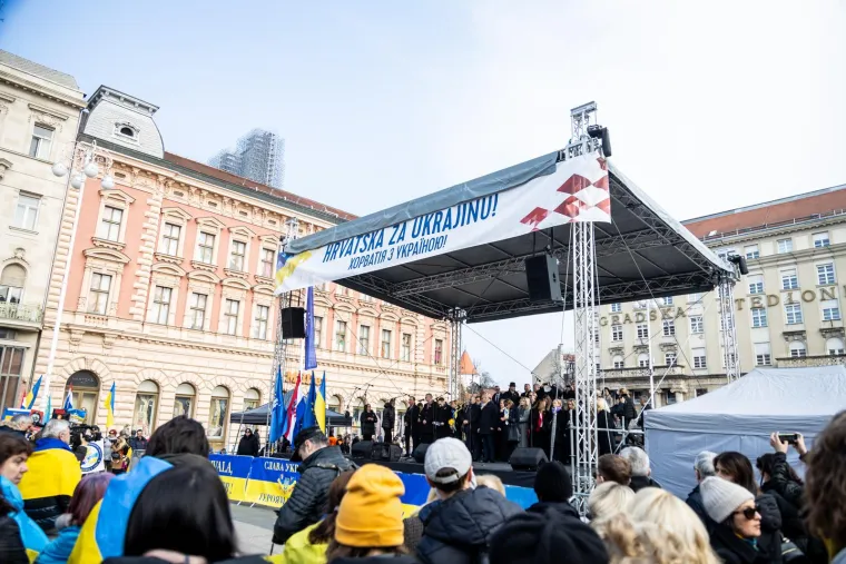 Zagreb uz Ukrajinu na treću godišnjicu agresije. Stigla i Zdravka Bušić: 'Vaša borba je i naša'