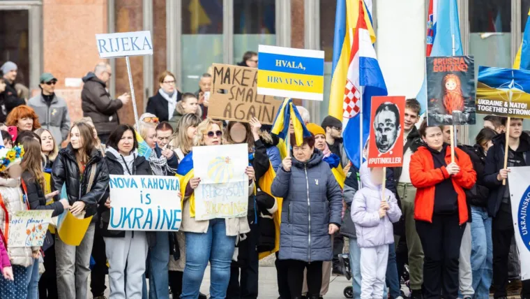 Zagreb uz Ukrajinu na treću godišnjicu agresije. Stigla i Zdravka Bušić: 'Vaša borba je i naša'