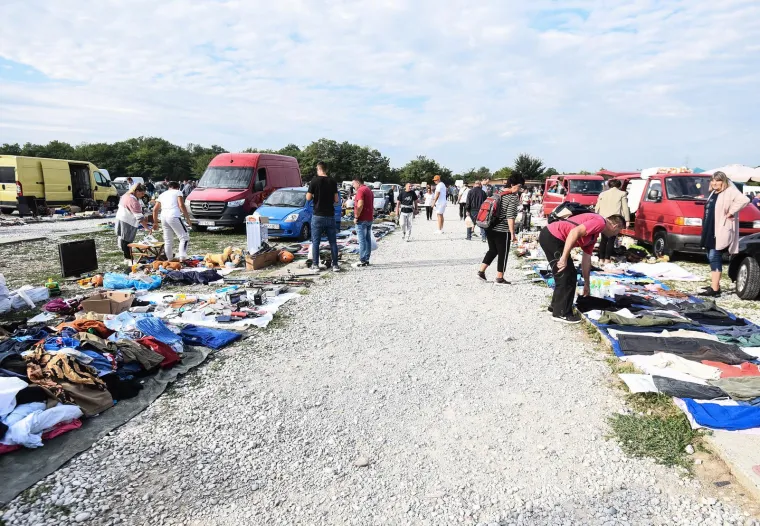 Cijene u eurima stigle i na Hrelić! Izbor školskih torbi i pribora skoro kao u šoping centrima