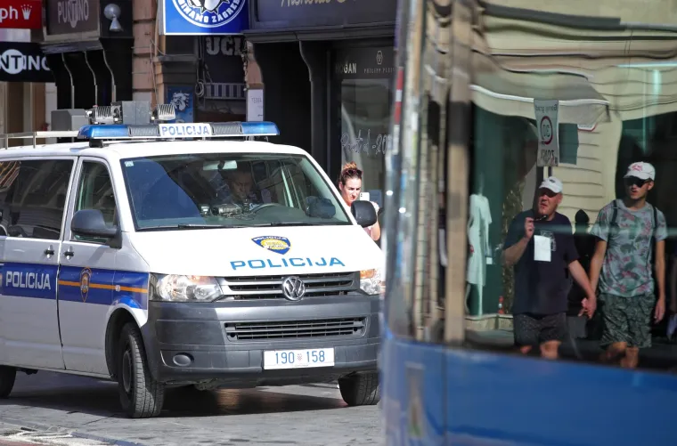 Policija za RTL o nesreći u Ilici, auto završio u izlogu: Jedna osoba je ozlijeđena i prevezena u Vinogradsku bolnicu