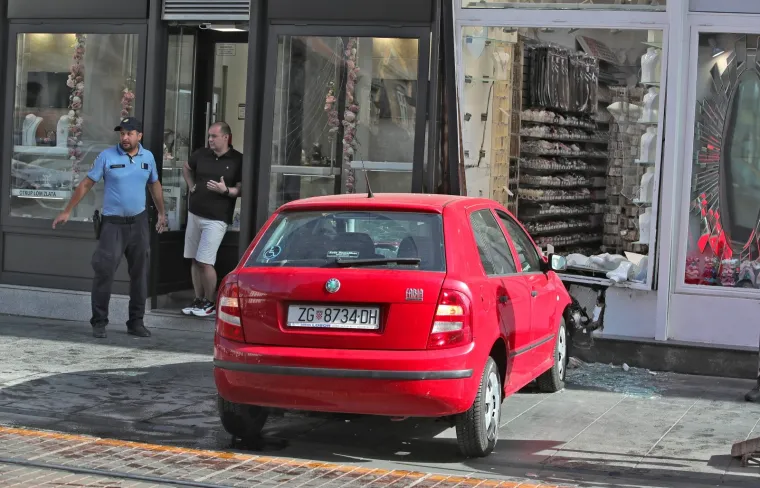 Policija za RTL o nesreći u Ilici, auto završio u izlogu: Jedna osoba je ozlijeđena i prevezena u Vinogradsku bolnicu