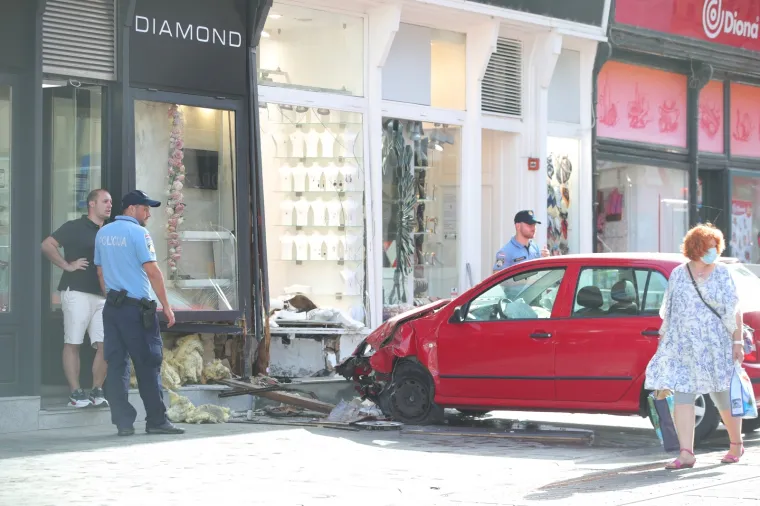Policija za RTL o nesreći u Ilici, auto završio u izlogu: Jedna osoba je ozlijeđena i prevezena u Vinogradsku bolnicu