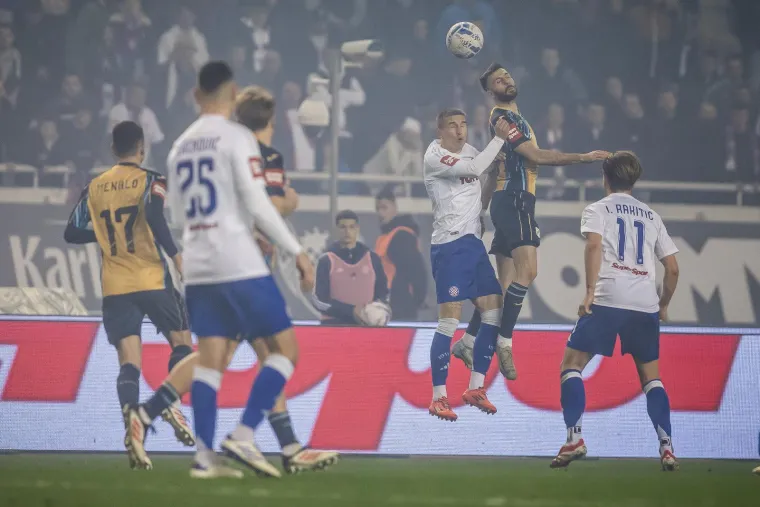 Gattusov i Rakitićev trenutak ludila: Bivšeg vatrenog nikada nismo vidjeli ovakvog, Torcida zapalila zastavu