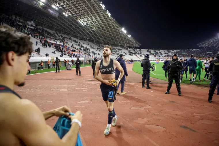 Gattusov i Rakitićev trenutak ludila: Bivšeg vatrenog nikada nismo vidjeli ovakvog, Torcida zapalila zastavu