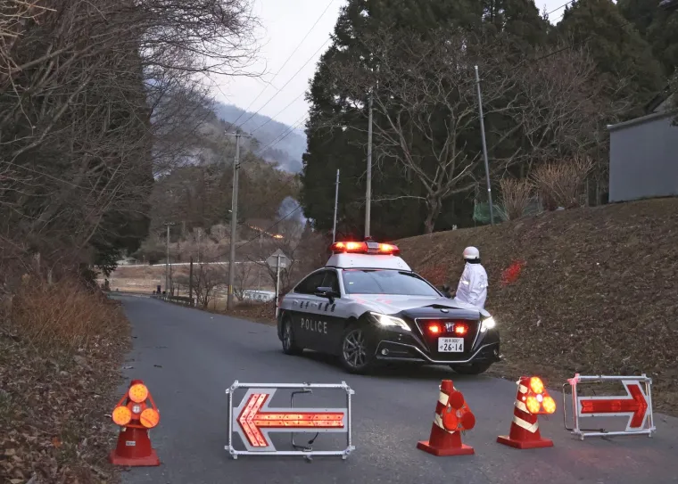 Napori da se požar obuzda u srijedu su provedeni na razini zemlje, priopćila je gradska uprava, budući da su jaki vjetrovi onemogućili gašenje vodom helikopterima.