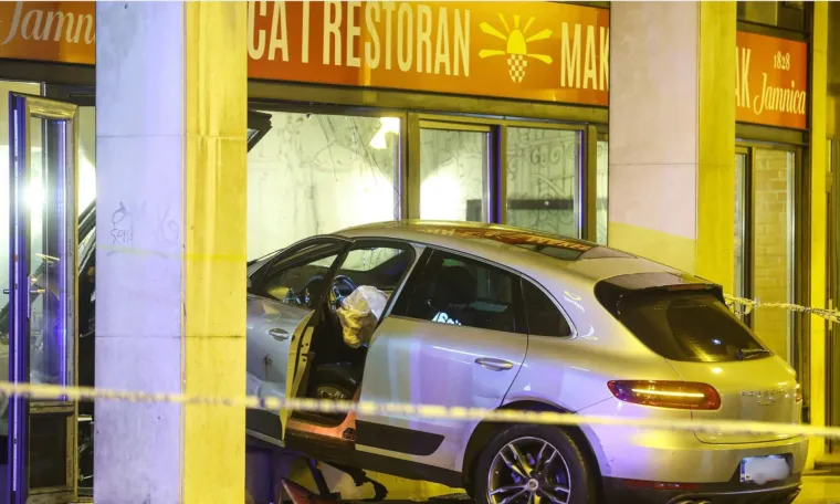Krš i lom usred Zagreba: Porsche uletio u izlog poznatog restorana!