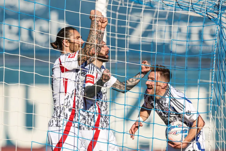 Slavlje nogometaša Hajduka nakon izjednačenja za 1:1.