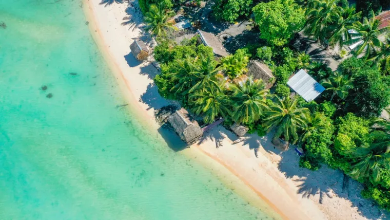 17. Kiribati: Za nju se kaže da je &quot;zemlja koja nestaje&quot;. Ovaj otočni arhipelag toliko je raširen da treba šest sati leta da bi se stiglo s jednog na drugi kraj. No, zbog klimatskih promjena i podizanja razine oceana, njegovi stanovnici sve više sele u Novi Zeland.