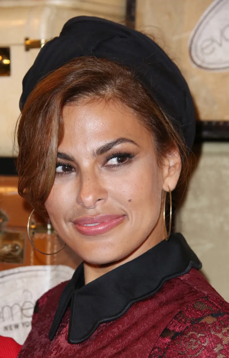 Izgleda kao da ima napitak za vječnu mladost: Eva Mendes danas puni 51. godinu