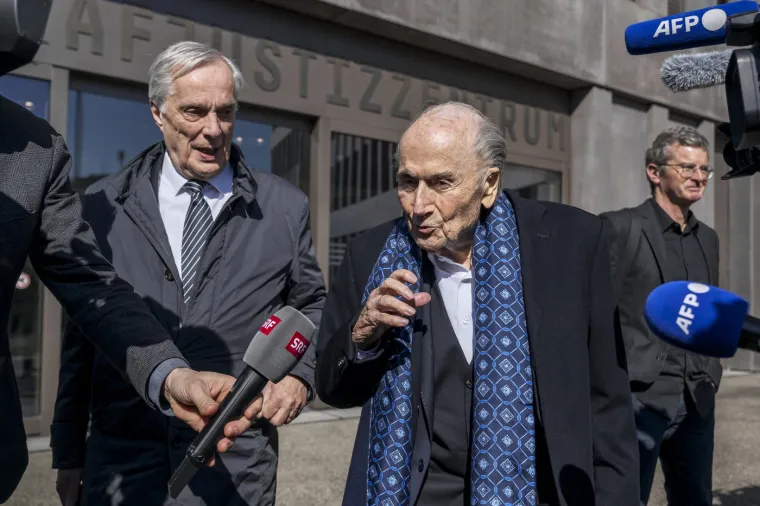 Blatter (88) i Platini (69) optuženi su za prijevaru, &quot;nelojalno upravljanje&quot;, &quot;zloupotrebu povjerenja&quot; i &quot;krivotvorenje dokumenata&quot;, za što im prijeti pet godina zatvora.