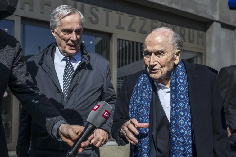 Optužba se odnosi na isplatu od dva milijuna švicarskih franaka, odnosno 2,1 milijuna eura, koje je bivši najutjecajniji švicarski nogometni dužnosnik platio Platiniju 2011. za konzultantske usluge tijekom njegovog prvog predsjedničkog mandata na čelu FIFA-e.