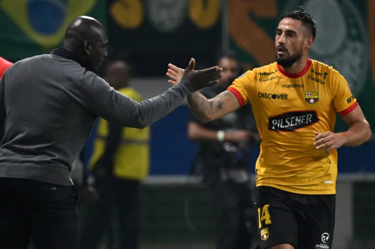 Trener za kojim se svi okreću: Na utakmice dolazi besprijekorno obučen! Možete li ovako zamisliti Gattusa ili Đalovića?