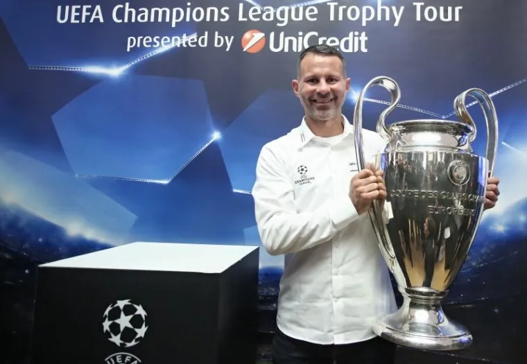 Giggs je ovog ljeta bio u kombinaciji za trenera Manchester Uniteda nakon odlaska Louisa van Gaala, ali se klub u kojemu je ovaj Velšanin proveo 23 godine i osvojio 37 trofeja odlučio radije za Josea Mourinha.