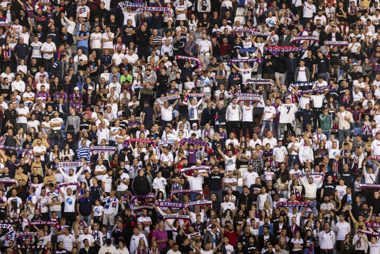 Zanimljiv prizor na Poljudu: Poznati hrvatski trener s tribina gleda derbi Dinama i Hajduka