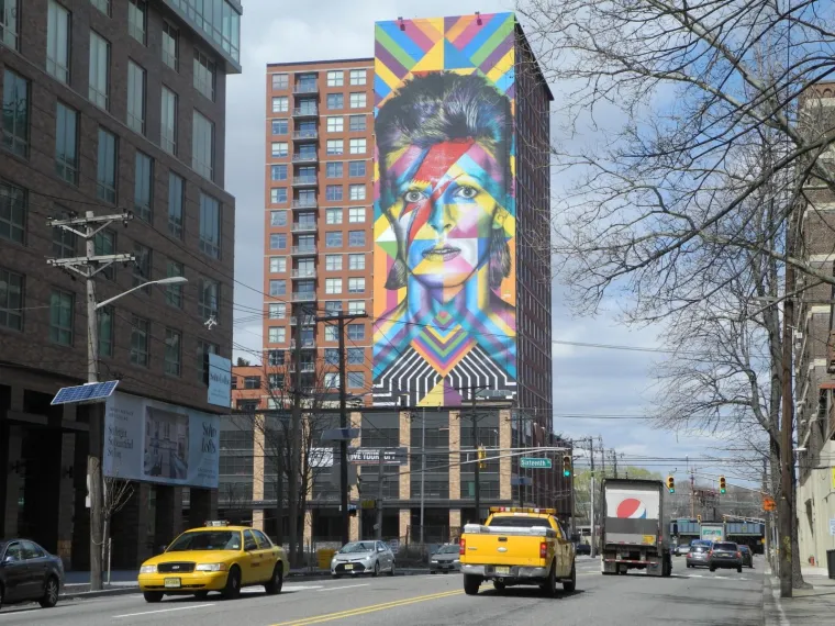 New Jersey: Šareni divovski mural Davida Bowieja krasi visoku stambenu zgradu