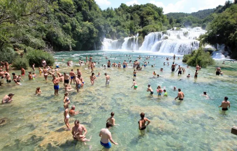 Spas od vrućina pronašli na slapovima Krke