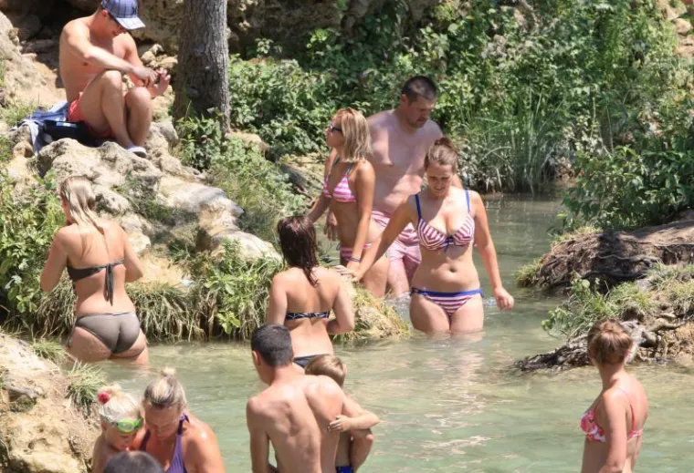 Spas od vrućina pronašli na slapovima Krke