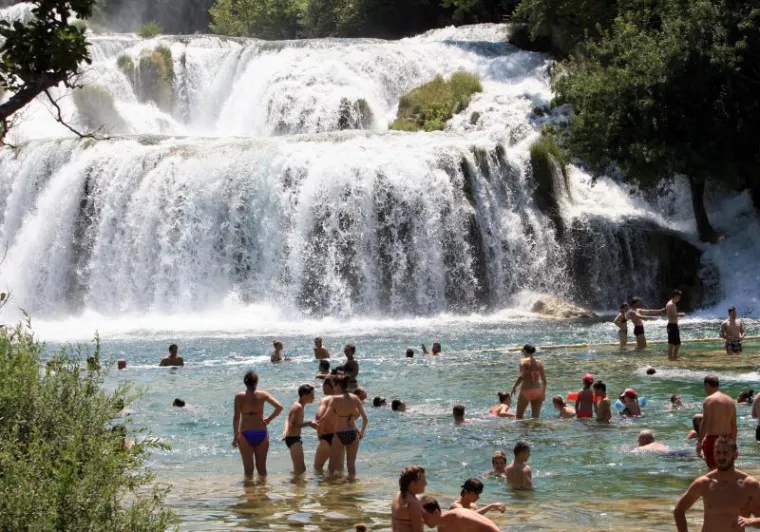 Spas od vrućina pronašli na slapovima Krke