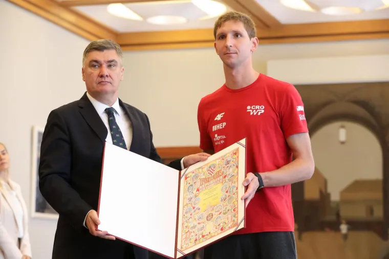 Hrvatska vaterpolska reprezentacija svečano primila odlikovanja od predsjednika Milanovića