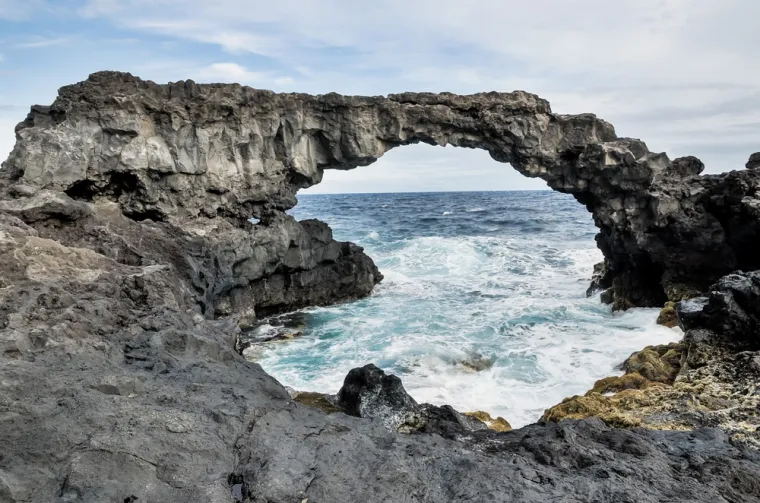 13. El Hierro (Španjolska) - Najtiše utočište Kanarskih otoka može se pohvaliti vulkanskim liticama i pješačkim stazama koje vijugaju između prirodnih bazena. Nenapučeni krajolici otoka i zapanjujući vidici čine ga idealnim mjestom za bijeg za ljubitelje prirode koji traže samoću.