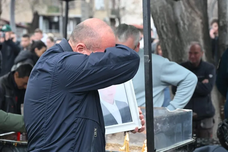 Potresni prizori: Suze, plač, bol i tuga - tisuće na ulicama traže pravdu