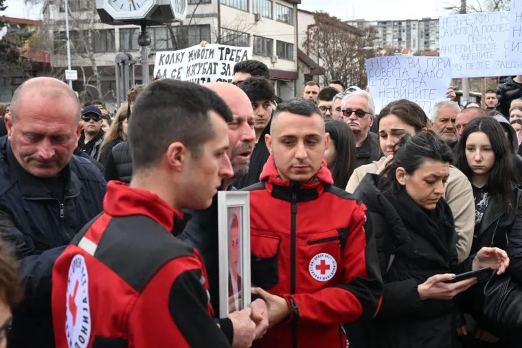 Potresni prizori: Suze, plač, bol i tuga - tisuće na ulicama traže pravdu