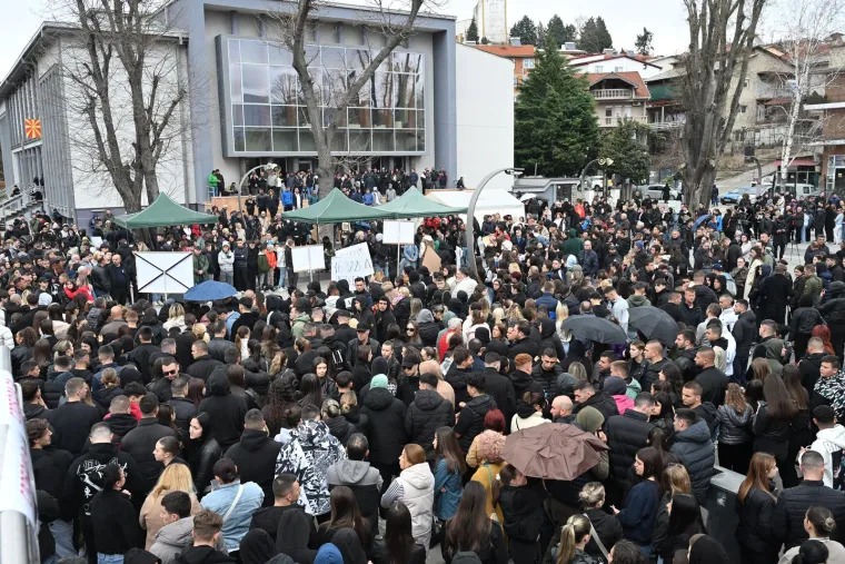 Potresni prizori: Suze, plač, bol i tuga - tisuće na ulicama traže pravdu