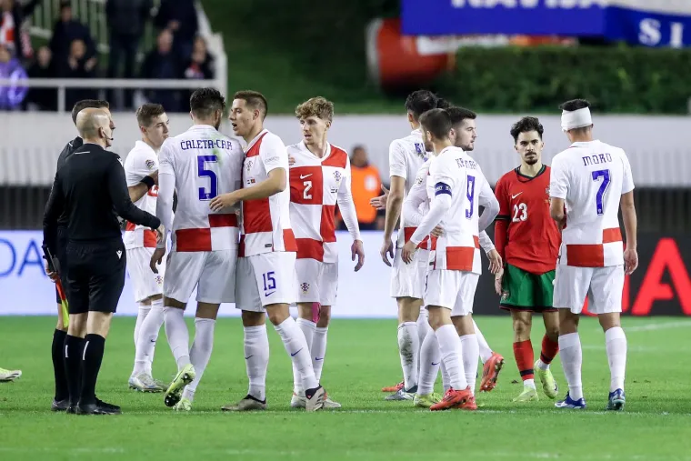Tko prođe na Final Four igrat će u polufinalu protiv boljeg iz dvoboja Nizozemska - Španjolska. Domaćin završnog turnira četvorice bit će Italija ili Njemačka, dakle onaj tko iz toga para izbori Final Four.