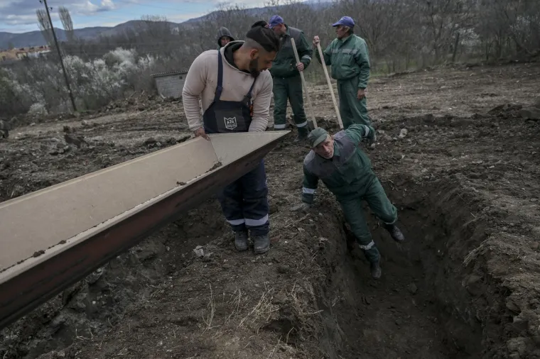 Ministrica je potvrdila da je za danas planiran samo jedna helikopterski let po ozlijeđene makedonske građane. Rekla je i kako je najgore kada dođe do pogoršanja plućnog sustava prilikom ovakvih ozljeda.