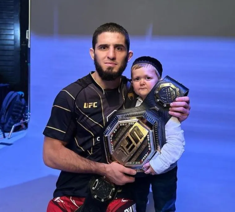 Khabibovo UFC vaganje rekreirao je s još jednim ruskim blogerom s poremećajem rasta, Abduom Rozikom, i privukao pozornost na društvenim mrežama.