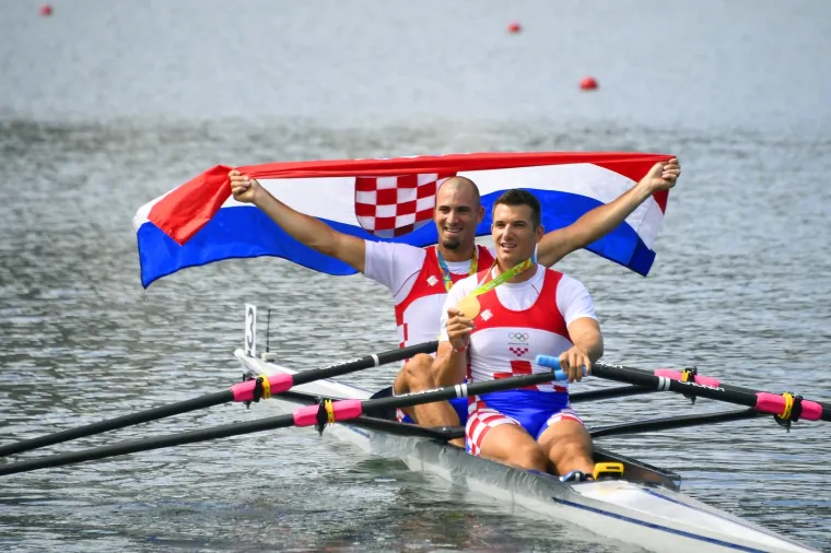 RIO DE JANEIRO 2016 (5) - Sandra Perković (atletika, bacanje diska), Josip Glasnović (streljaštvo, trap), Sara Kolak (atletika, bacanje koplja), Igor Marenić i Šime Fantela (jedrenje, Klasa 470), Martin Sinković i Valent Sinković (veslanje, dvojac na pariće). 