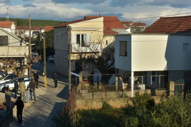 Nakon trostrukog ubojstva u Sukošanu, muškarac si oduzeo život u obližnjem polju