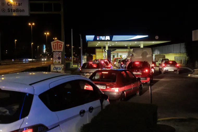 Nakon krkljanca zbog Pelosi, sada ista stvar, ali zbog goriva: Ovako izgledaju benzinske pumpe diljem Hrvatske
