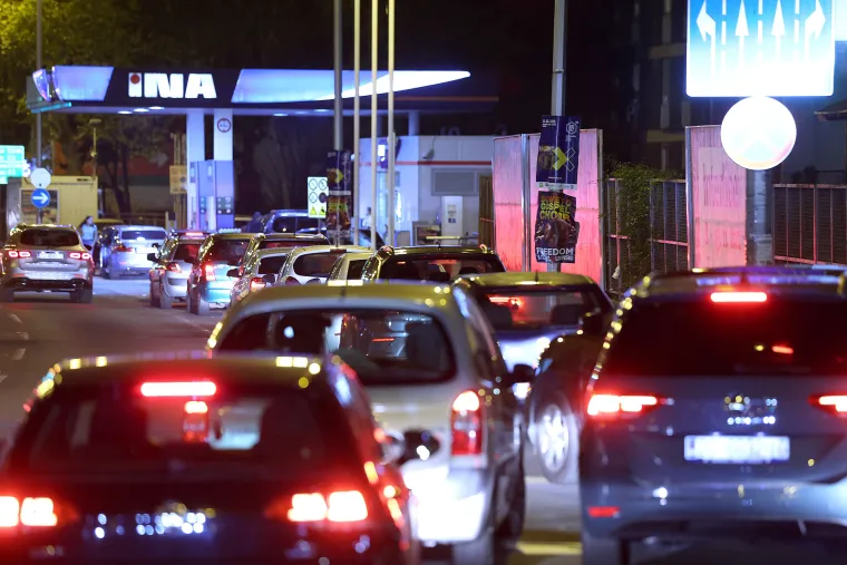 Nakon krkljanca zbog Pelosi, sada ista stvar, ali zbog goriva: Ovako izgledaju benzinske pumpe diljem Hrvatske