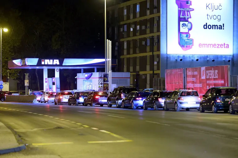 Nakon krkljanca zbog Pelosi, sada ista stvar, ali zbog goriva: Ovako izgledaju benzinske pumpe diljem Hrvatske