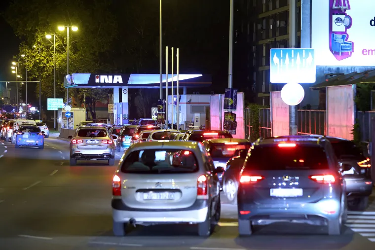 Nakon krkljanca zbog Pelosi, sada ista stvar, ali zbog goriva: Ovako izgledaju benzinske pumpe diljem Hrvatske