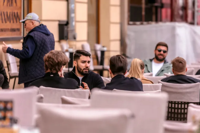 Uska traper haljinica i čizme preko koljena: Osječanka koja se ne boji istaknuti