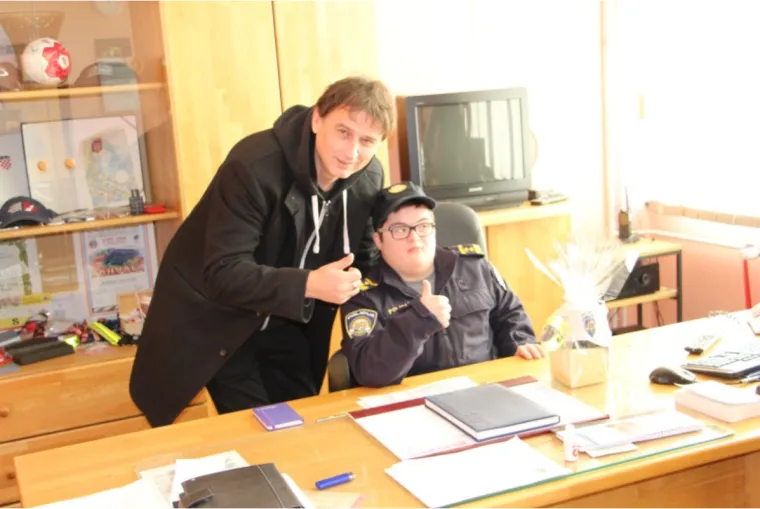 Ostvarili san mladiću s Downovim sindromom: Na jedan dan postao je načelnik policijske postaje