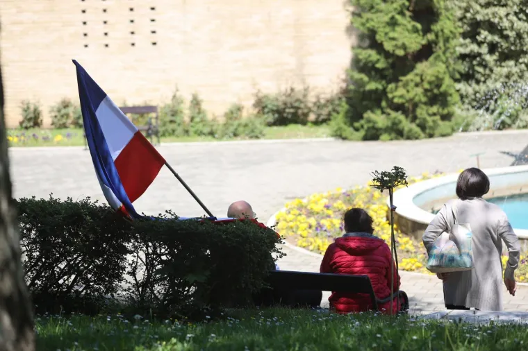 Titovi štovatelji od ranog jutra dolaze u Kuću cvijeća: Ondje je bio i njegov unuk