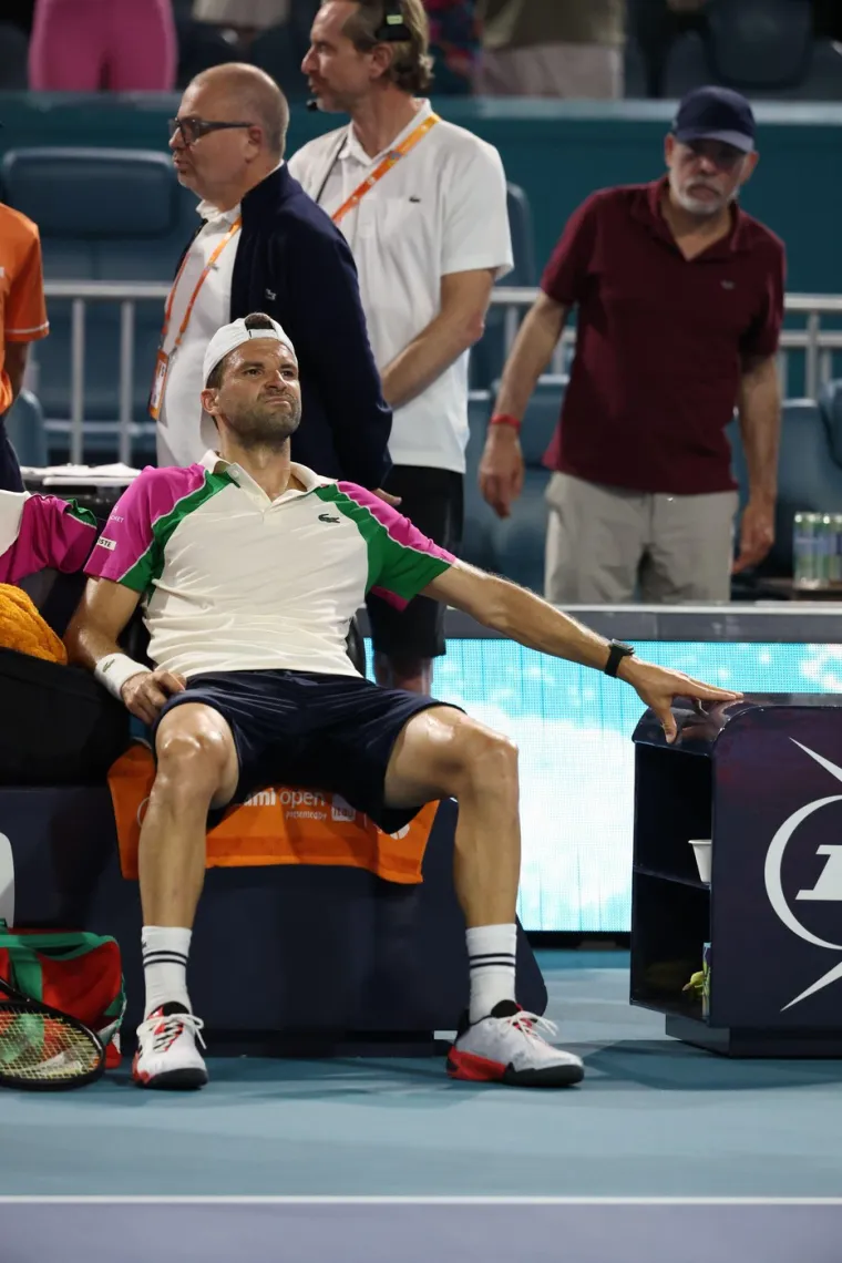  Dimitrov je imao poteškoća s disanjem. 