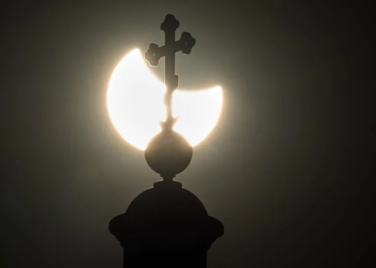 Pogledajte najbolje fotografije djelomične pomrčine Sunca koja se mogla vidjeti i iz Hrvatske