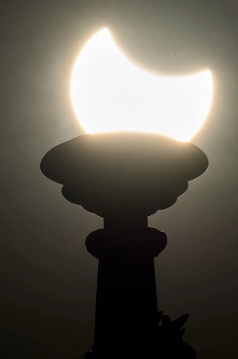 Pogledajte najbolje fotografije djelomične pomrčine Sunca koja se mogla vidjeti i iz Hrvatske