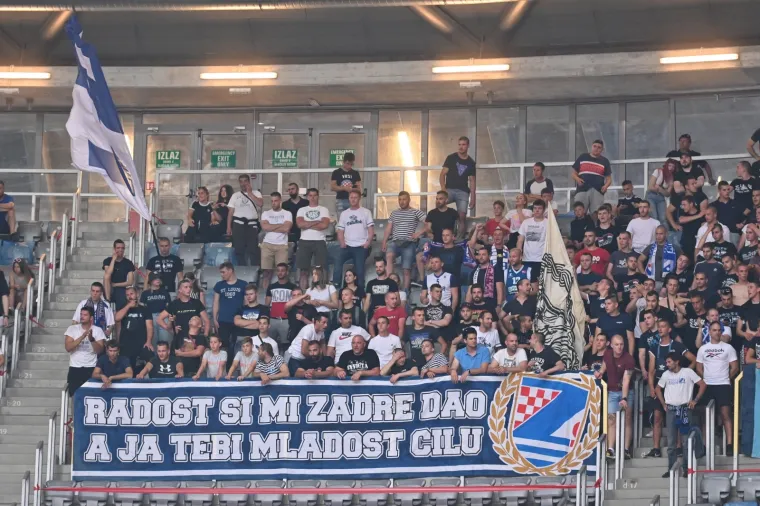 Ludnica u Zadru: Ulice 'gorile', orila se pjesma navijača! U dvorani umjesto najavljenih 600, nekoliko tisuća navijača