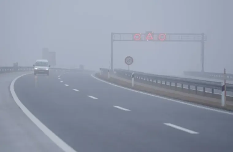 4. Autocesta kod Nove Gradiške - Podzemne vode, magnetska polja ili neke daleko mračnije sile, navodno, djeluju na dionici autoceste Zagreb – Slavonski Brod, kod Nove Gradiške. Vozači se redovito žale da upravo na tom mjestu doživljavaju nevjerojatne stvari, poput gašenja radija, osjećaja paralize, gubitka koncentracije i doživljaja kao da im neka sila vuče automobil na drugu stranu ceste. Neki od vozača doživjeli su i halucinacije ili možda susrete s duhovima, a jednom prigodom jedan je vozač zaustavio automobil jer je vidio bebu na jastuku nasred ceste. Kad joj je prišao, jednostavno je nestala. Na mjestu na kojem je i Toše Proeski otišao u legendu, gdje je poginula i Dolores Lambaša, mnogi su putnici ostavili svoje život, a drugi ponovno pričaju o crnoj prikazi koja se pojavljuje na cesti i nestaje u retrovizoru.