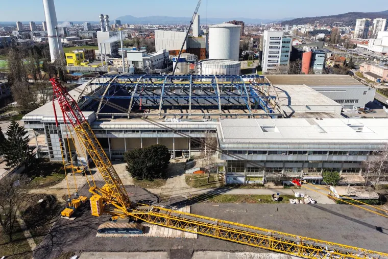 Radovi na Domu sportova u punom jeku, odmah se pojavio problem s gigantskom dizalicom